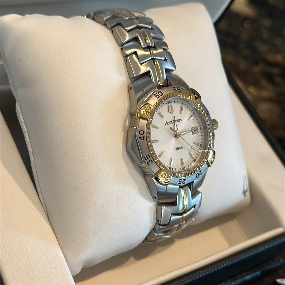 ACCUTRON NWT BULOVA GOLD & SILVER LADIES WATCH.